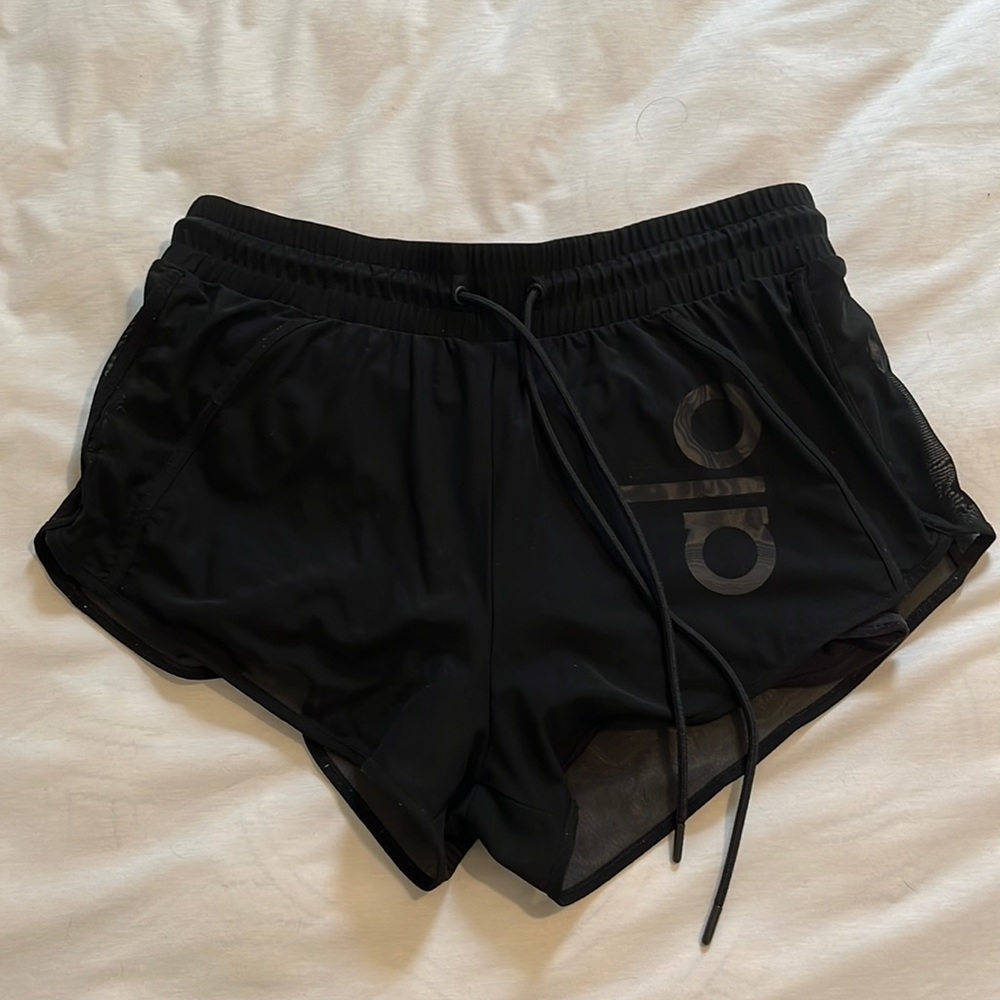 Small Alo Ambience Short